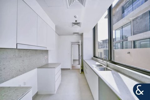 Villa till försäljning i Dubai, UAE 5 sovrum, 543 kvm Nr. 697602 - fotografi 8