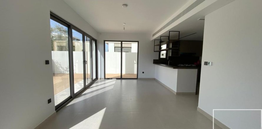 Вілла в Tilal Al Ghaf, Дубай, ОАЕ 5 спалень, 226м2 № 650795