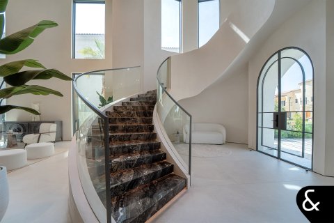 Huvila Jumeirah Golf Estates, Dubai, Arabiemiraatit 5 makuuhuonetta, 672 m2 № 698077 - kuva 8