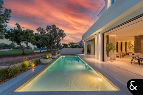 Huvila Jumeirah Golf Estates, Dubai, Arabiemiraatit 5 makuuhuonetta, 672 m2 № 698077 - kuva 1
