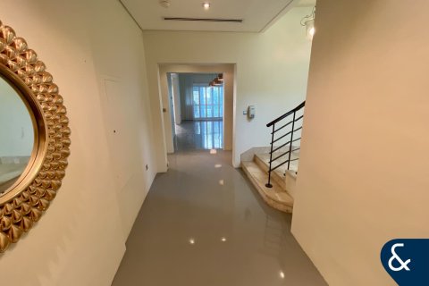 Vilë në Jumeirah Village Triangle, Dubai, Emiratet e Bashkuara Arabe 4 dhoma gjumi, 649 m2. № 667992 - Foto 4