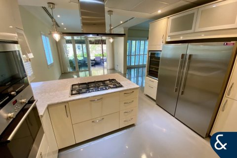 Vilë në Jumeirah Village Triangle, Dubai, Emiratet e Bashkuara Arabe 4 dhoma gjumi, 649 m2. № 667992 - Foto 1