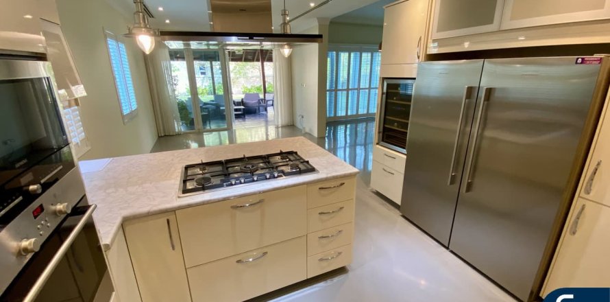 Vilë në Jumeirah Village Triangle, Dubai, Emiratet e Bashkuara Arabe 4 dhoma gjumi, 649 m2. № 667992