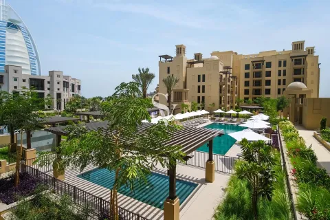 Huoneisto Umm Suqeim, Dubai, Arabiemiraatit 4 makuuhuonetta, 247 m2 № 669482 - kuva 11