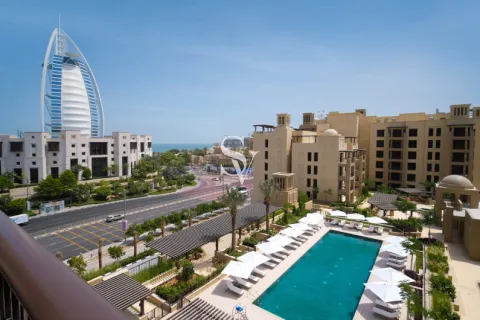 Huoneisto Umm Suqeim, Dubai, Arabiemiraatit 4 makuuhuonetta, 247 m2 № 669482 - kuva 1