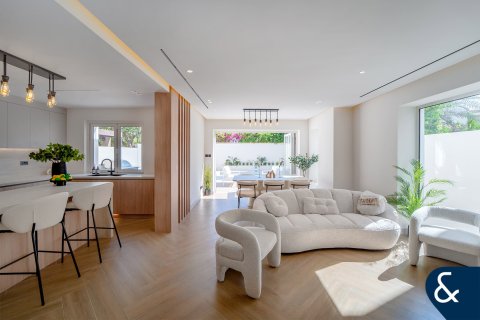 Villa te koop in Arabian Ranches, Dubai, VAE 4 slaapkamers, 231 vr.m., nr 688660 - foto 2