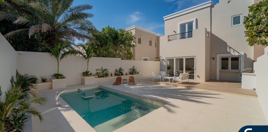 Villa in Arabian Ranches, Dubai, VAE 4 slaapkamers, 231 vr.m. nr 688660