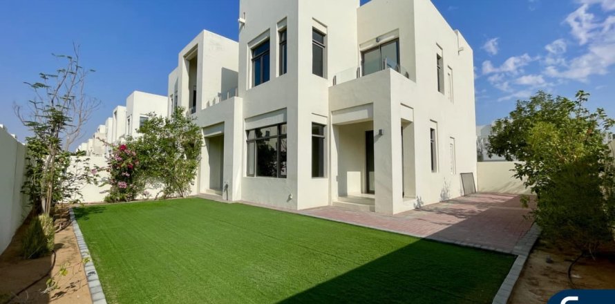 Вілла в Рим, Дубай, ОАЕ 3 спальні, 238м2 № 688670