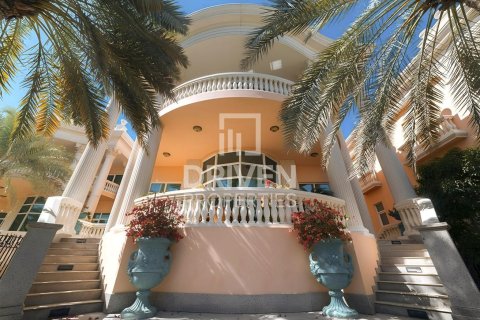 Vilă de închiriat în Palm Jumeirah, Dubai, EAU 5 dormitoare, 631 mp.  №655402 - poză 17