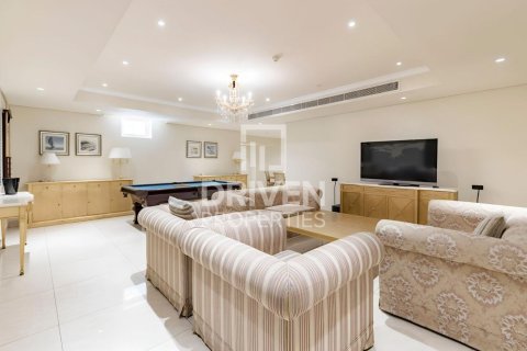 Vilă de închiriat în Palm Jumeirah, Dubai, EAU 5 dormitoare, 631 mp.  №655402 - poză 7