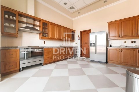 Vilă de închiriat în Palm Jumeirah, Dubai, EAU 5 dormitoare, 631 mp.  №655402 - poză 11