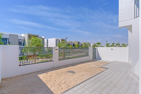 Dubai Land, Dubai, BAE’de satılık villa 4 yatak odası, 249 m&sup2; No 718588 - fotoğraf 1