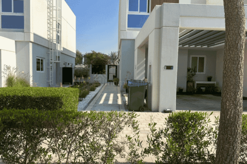 Вилла Dubai Land, Дубай, БАӘ-да 4 жатын бөлмелер, 230 м² № 718589 - фото 1