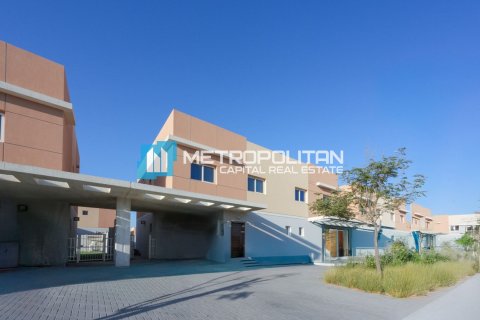 Townhouse in Al Samha, Abu Dhabi, UAE 3 bedrooms, 157 sq.m. № 651942 - photo 1