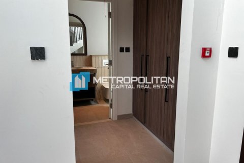 Vila v Ghantoot, Abu Dhabi, SAE 3 spálne, 422.5 m2 č. 651940 - Fotografia 15