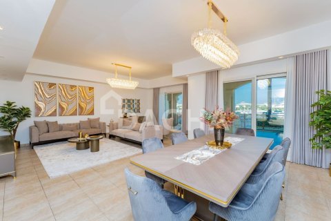 Apartment in Palm Jumeirah, Dubai, UAE 2 bedrooms, 371 sq.m. № 766087