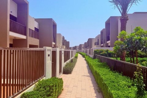 Dubai Land、Dubai、UAE にあるタウンハウスの賃貸物件 4ベッドルーム、251 m2、No721738 - 写真 16