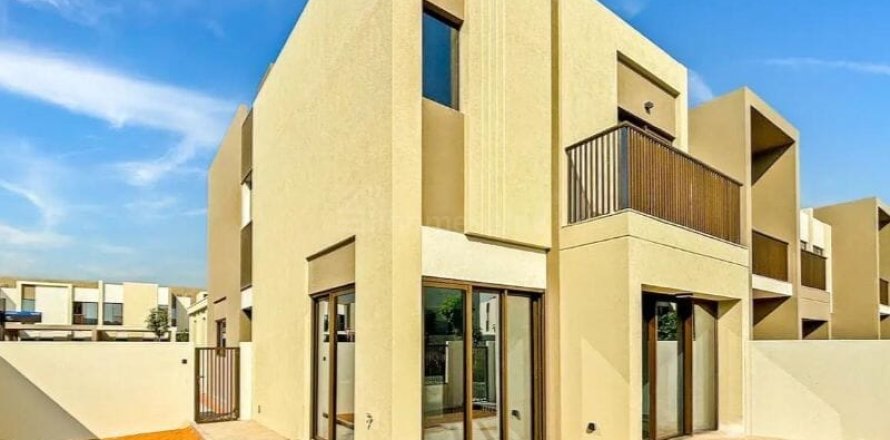 Dubai Land、Dubai、UAEにあるタウンハウス 4ベッドルーム、251 m2 No721738