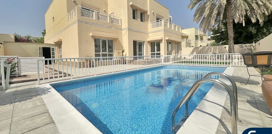 Villa sa Meadows, Dubai, UAE 6 silid-tulugan, 457 sq.m. № 671438