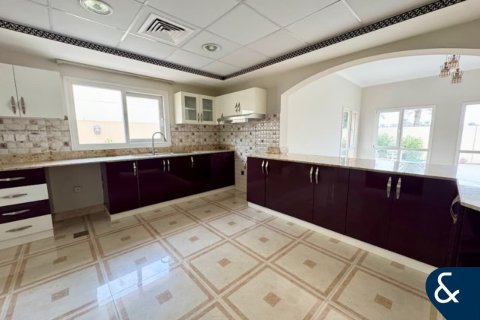 Villa in Meadows, Dubai, UAE 6 bedrooms, 457 sq.m. № 671438 - photo 9