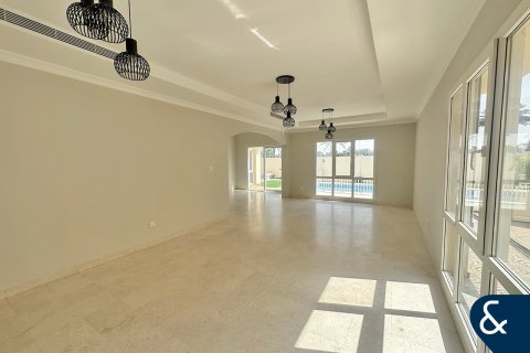 Villa sa Meadows, Dubai, UAE 6 silid-tulugan, 457 sq.m. № 671438 - larawan 6