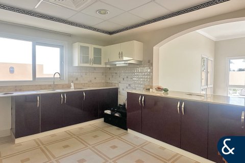 Villa sa Meadows, Dubai, UAE 6 silid-tulugan, 457 sq.m. № 671438 - larawan 3