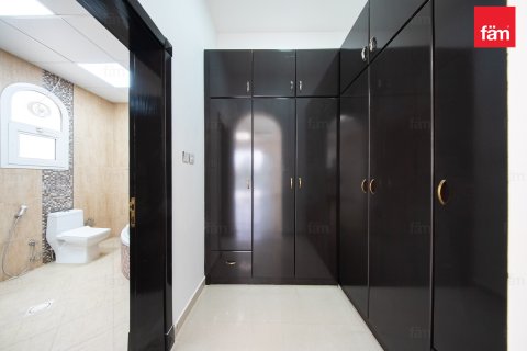 Al Barsha, Dubai, संयुक्त अरब अमीरात में विला, 4 बेडरूम, 937.8 वर्ग मीटर, संख्या 720326 - फ़ोटो 12