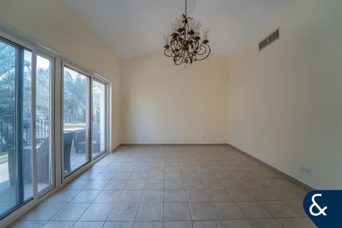 Huvila Dubai Investment Park, Arabiemiraatit 5 makuuhuonetta, 577 m2 № 685256 - kuva 15