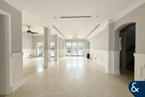 تاون هاوس للإيجار في Meadows، دبي، الإمارات العربية المتحدة 5 غرفة نوم ، 343 متر مربع ، رقم 685255 - صورة 3