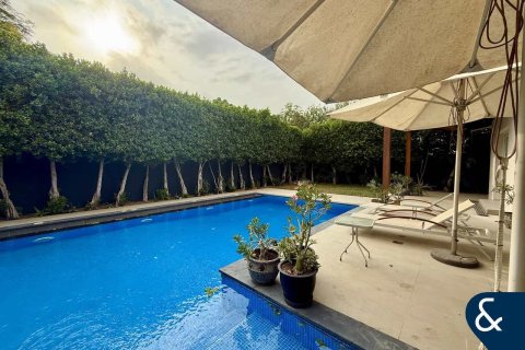 تاون هاوس للإيجار في Meadows، دبي، الإمارات العربية المتحدة 5 غرفة نوم ، 343 متر مربع ، رقم 685255 - صورة 2