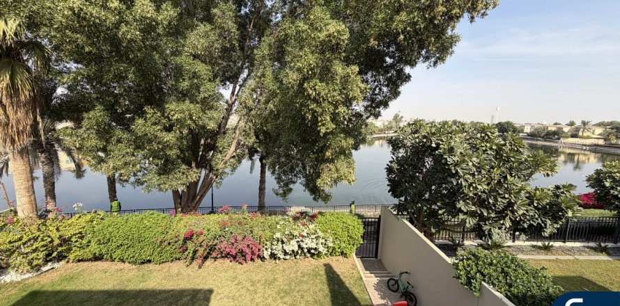 Вілла в Арабиан Ранчес, Дубай, ОАЕ 4 спальні, 279м2 № 685247