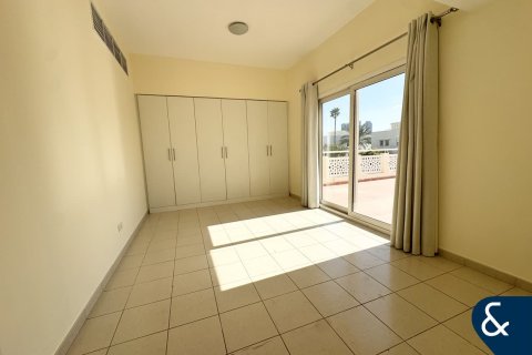 Vilă de închiriat în Meadows, Dubai, EAU 3 dormitoare, 527 mp.  №685257 - poză 5