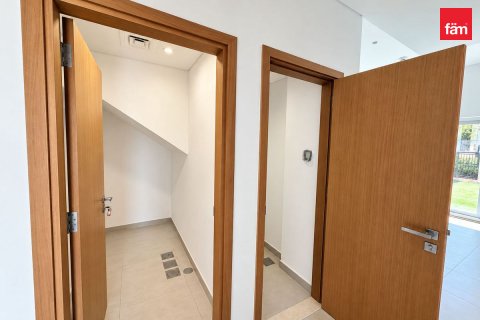 Radový dom v Dubai, SAE 4 spálne, 382.5 m2 č. 758518 - Fotografia 11