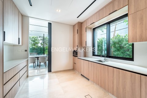 Vila v Jumeirah Islands, Dubai, SAE 4 spálne, 557 m2 č. 696064 - Fotografia 8