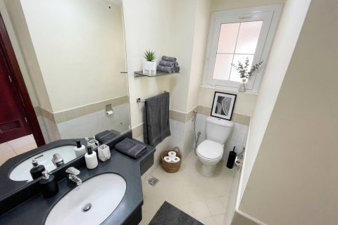 Villa in Dubai, UAE 2 bedrooms, 165 sq.m. № 696067 - photo 7