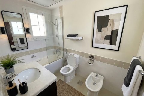Villa in Dubai, UAE 2 bedrooms, 165 sq.m. № 696067 - photo 8