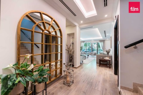 Villa te koop in Al Barsha, Dubai, VAE 4 slaapkamers, 352.6 vr.m., nr 711405 - foto 2
