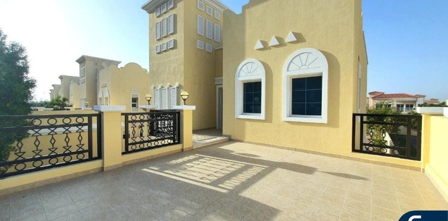 Vilë në Jumeirah Village Circle, Dubai, Emiratet e Bashkuara Arabe 2 dhoma gjumi, 725 m2. № 684859