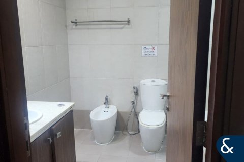 Apartmen di EXECUTIVE TOWERS di Business Bay, Dubai, UAE 3 bilik tidur, 170 meter persegi № 668109 - foto 15