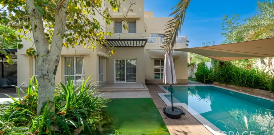 Vila u gradu Meadows, Dubai, UAE 5 spavaće sobe, 458 m2 Br. 737834