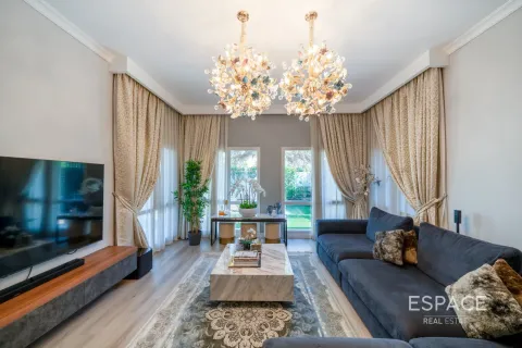 Vila u gradu Meadows, Dubai, UAE 5 spavaće sobe, 458 m2 Br. 737834 - Slika 2