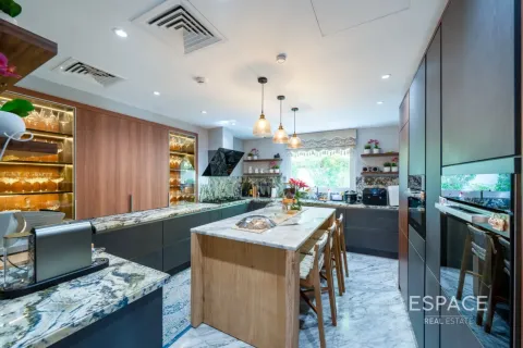 Vila u gradu Meadows, Dubai, UAE 5 spavaće sobe, 458 m2 Br. 737834 - Slika 4