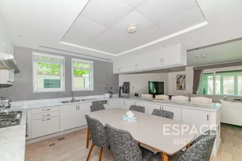Villa para arrendamento em Jumeirah Park, Dubai, EAU 4 quartos, 403 m2 № 650301 - foto 6