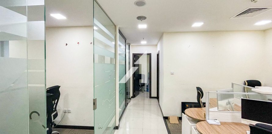 Toimisto Sheikh Zayed Road, Dubai, Arabiemiraatit 98 m2 № 700368