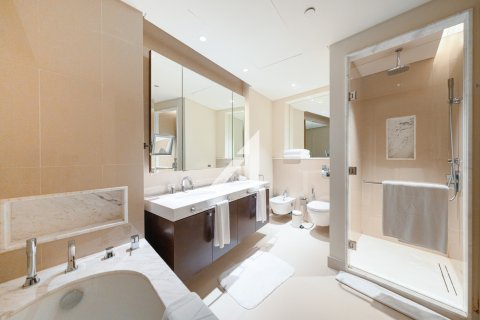 Apartment in Downtown Dubai (Downtown Burj Dubai), UAE 3 bedrooms, 208 sq.m. № 700366 - photo 21