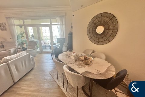 דירה למכירה ב Palm Jumeirah, Dubai, איחוד האמירויות  2 חדרי שינה, 147 מ"ר, מספר 667699 - תמונה 2
