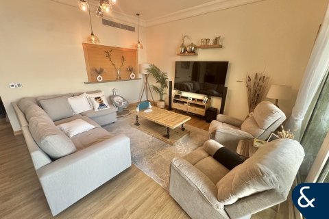 דירה למכירה ב Palm Jumeirah, Dubai, איחוד האמירויות  2 חדרי שינה, 147 מ"ר, מספר 667699 - תמונה 3