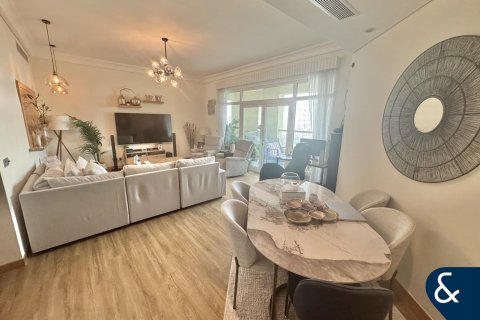 דירה למכירה ב Palm Jumeirah, Dubai, איחוד האמירויות  2 חדרי שינה, 147 מ"ר, מספר 667699 - תמונה 1