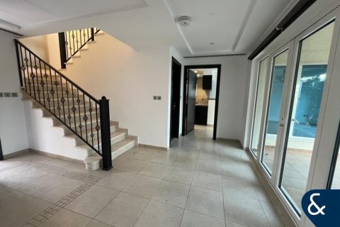 فيلا للبيع في Jumeirah Park، دبي، الإمارات العربية المتحدة 3 غرفة نوم ، 285 متر مربع ، رقم 666234 - صورة 3