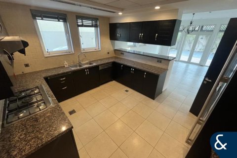 فيلا للبيع في Jumeirah Park، دبي، الإمارات العربية المتحدة 3 غرفة نوم ، 285 متر مربع ، رقم 666234 - صورة 5